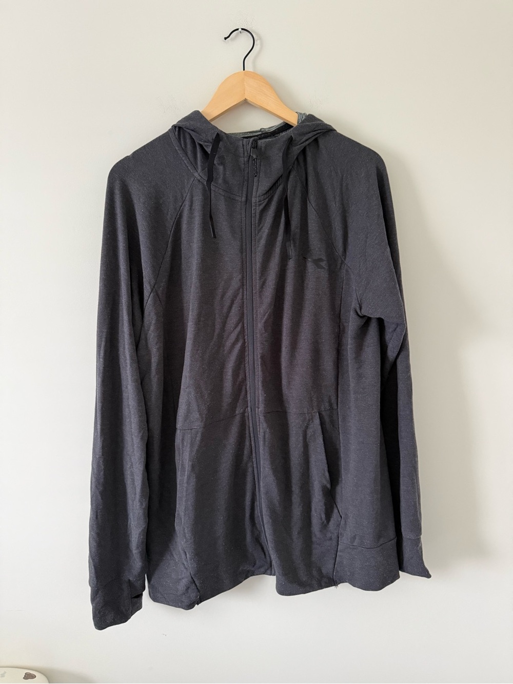 Men's Charcoal Gray Full-Zip Hoodie Sweater (size large)